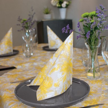 Kvetované servítky z netkanej textílie Zoe žlté, 40x40cm