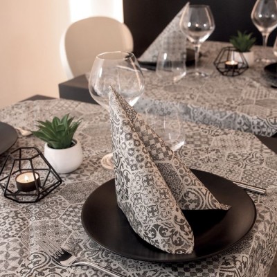 Elegantné servítky z netkanej textílie Esa fumé, 40x40cm, vzor majolika